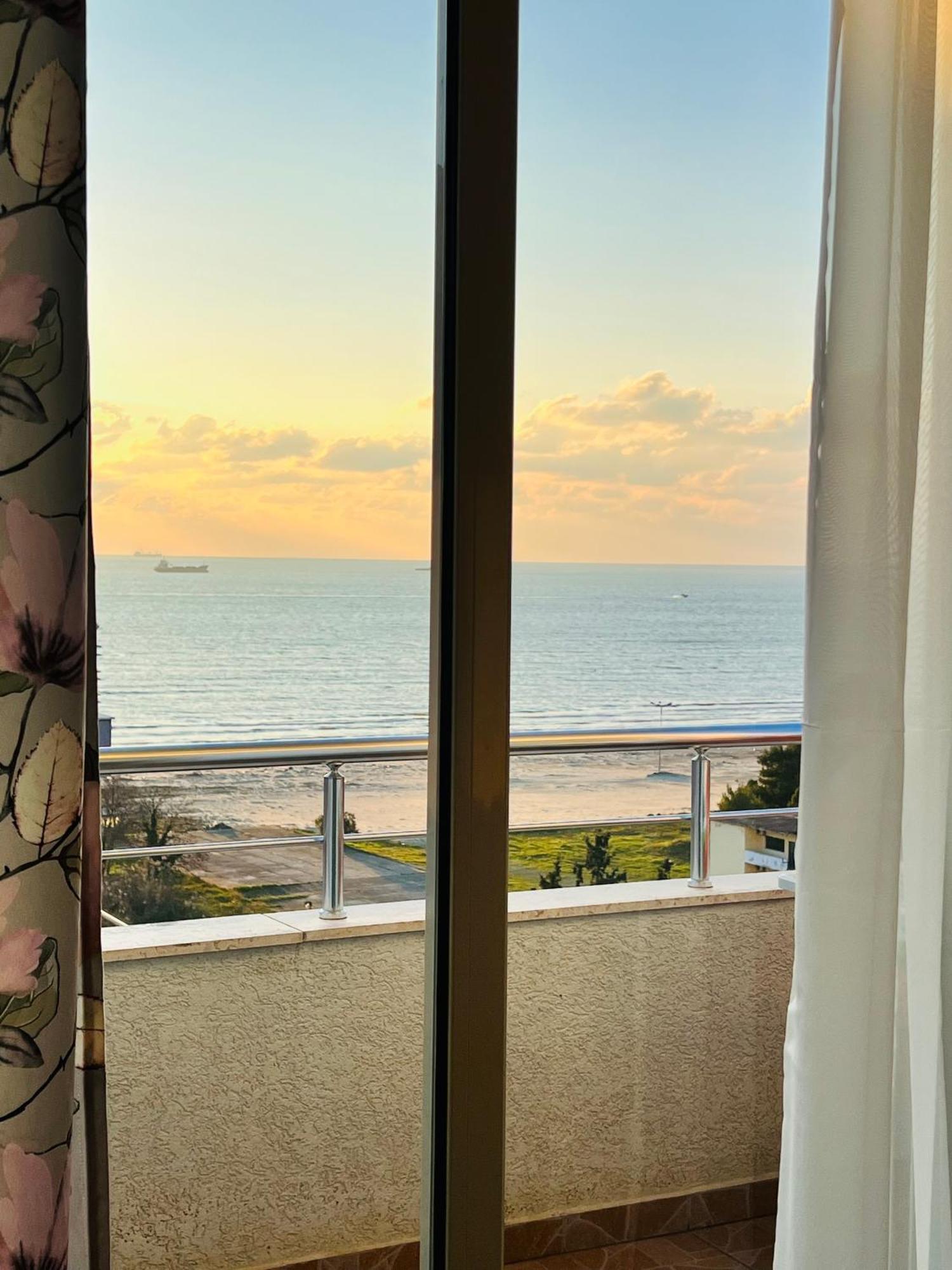 Lunasol Seaside Apartments Durrës Eksteriør billede
